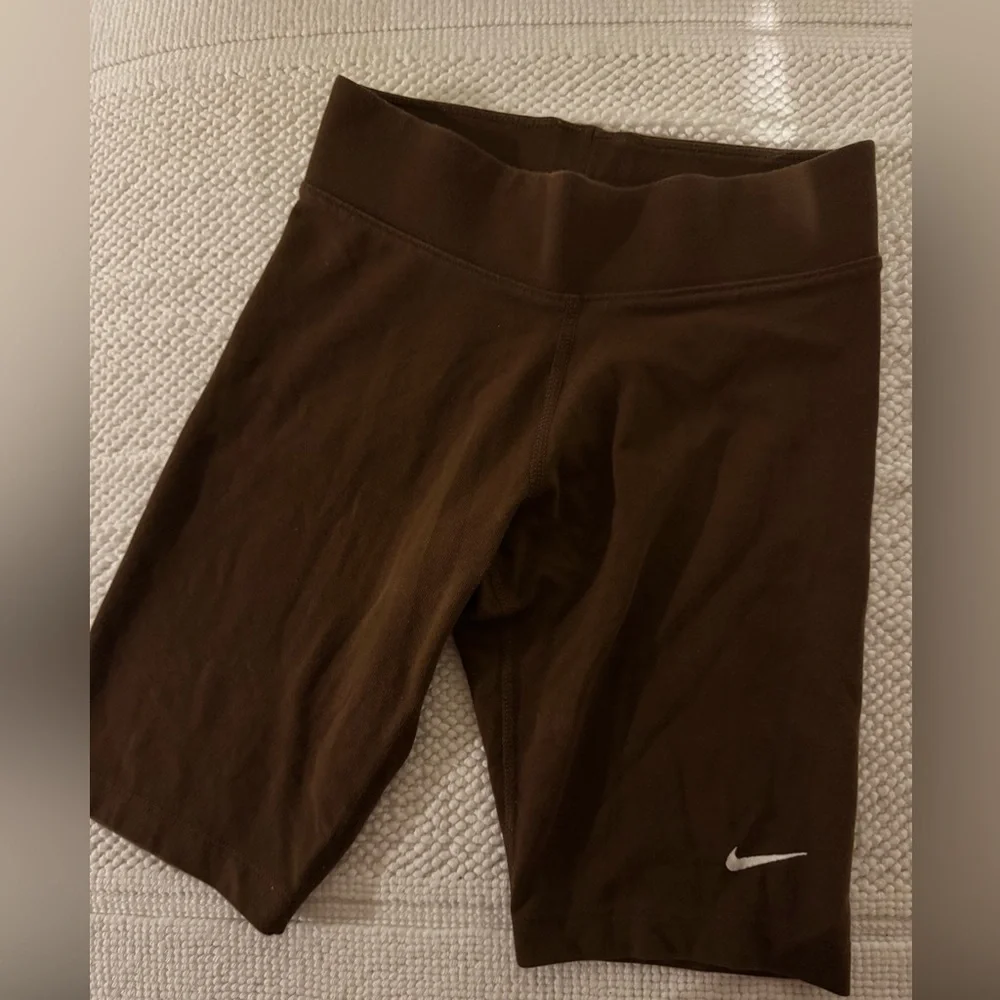 Nike Essentials Dri-FIT Brown Bike Shorts Women’s XS